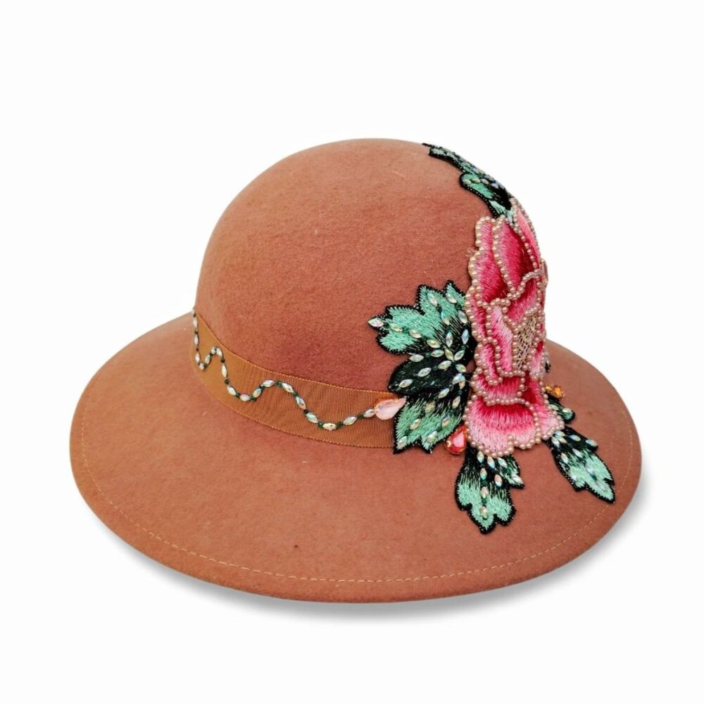 Vintage Lancaster Tan Embroidered Wool Cloche Hat Crystal Floral Design TT1525